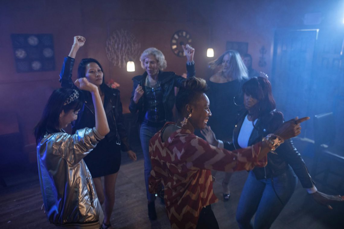 Wysiłkowe nietrzymanie moczu podczas tańca na imprezie – jak sobie z nim poradzić?