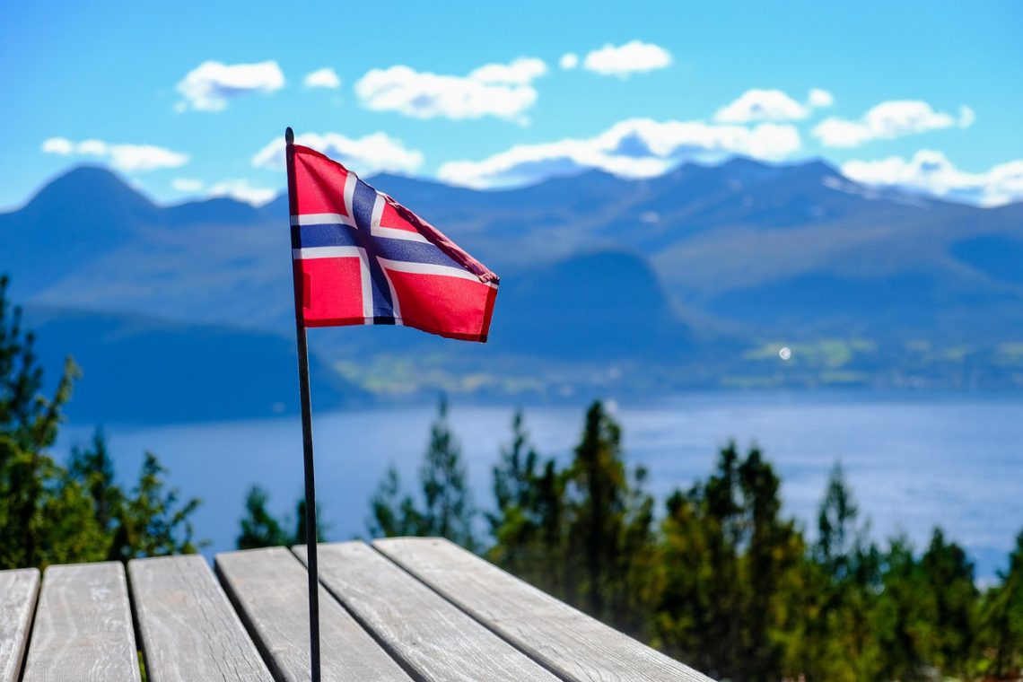 Jak tanio podróżować po Norwegii? Sposoby na oszczędzanie podczas urlopu