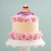 Mniej znaczy więcej. Subtelna dekoracja na tort i ciasta, która zachwyci gości.