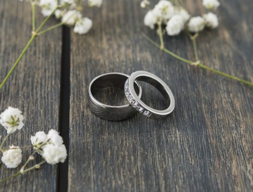 Moda na nowe obrączki ślubne? Jak wybrać idealny model na okrągłą rocznicę